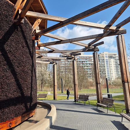 Apartament Wsrod 1000Cy Swiatel - Z Parkingiem W Hali Garazowej- Duzy Balkon Z Lezakami - Piekny Widok Noca Na Panorame Tysiaclecia Katowice Esterno foto