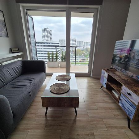 Apartament Wsrod 1000Cy Swiatel - Z Parkingiem W Hali Garazowej- Duzy Balkon Z Lezakami - Piekny Widok Noca Na Panorame Tysiaclecia Katowice Esterno foto