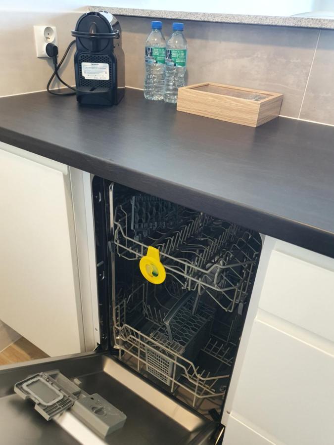Apartament Wsrod 1000Cy Swiatel - Z Parkingiem W Hali Garazowej- Duzy Balkon Z Lezakami - Piekny Widok Noca Na Panorame Tysiaclecia Katowice Esterno foto