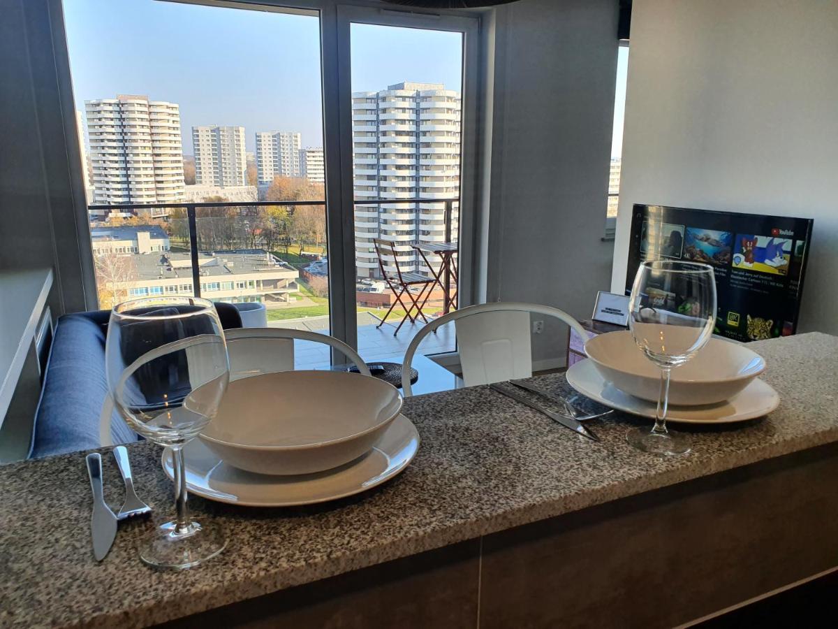 Apartament Wsrod 1000Cy Swiatel - Z Parkingiem W Hali Garazowej- Duzy Balkon Z Lezakami - Piekny Widok Noca Na Panorame Tysiaclecia Katowice Esterno foto