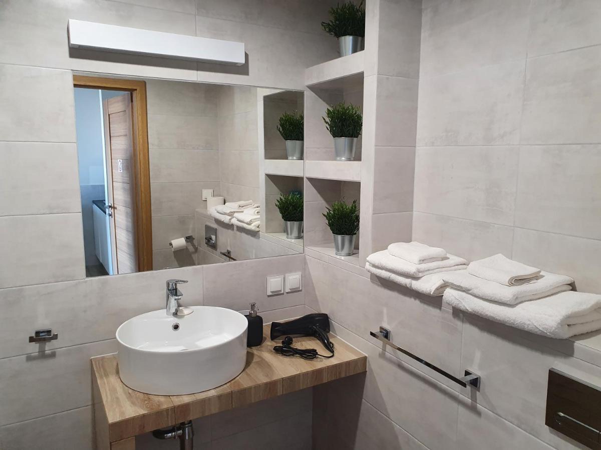 Apartament Wsrod 1000Cy Swiatel - Z Parkingiem W Hali Garazowej- Duzy Balkon Z Lezakami - Piekny Widok Noca Na Panorame Tysiaclecia Katowice Esterno foto