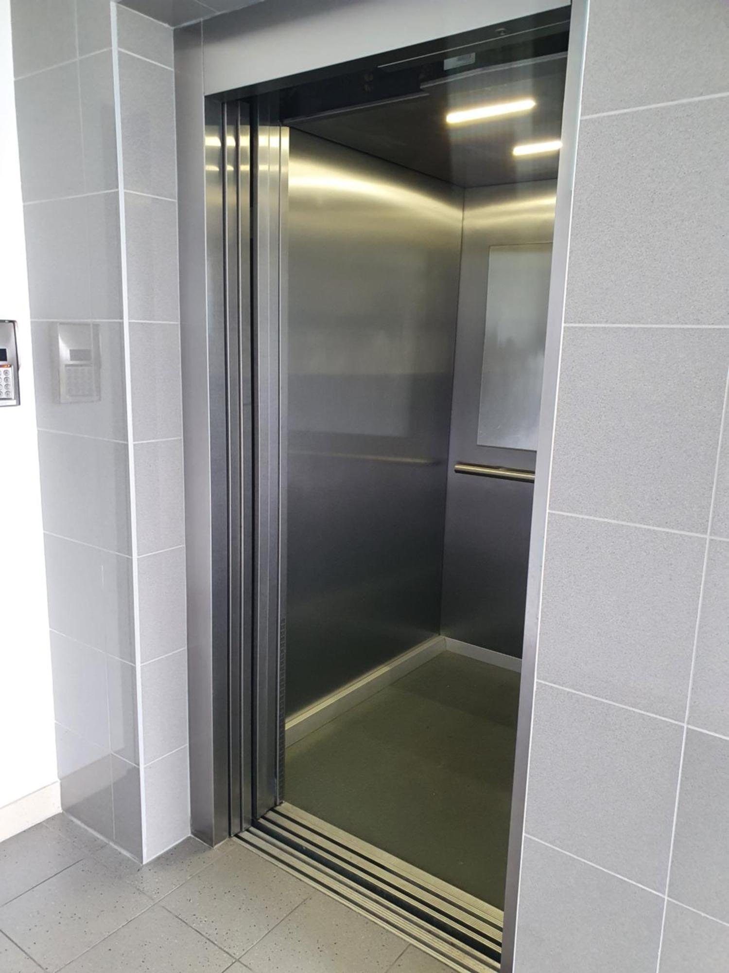 Apartament Wsrod 1000Cy Swiatel - Z Parkingiem W Hali Garazowej- Duzy Balkon Z Lezakami - Piekny Widok Noca Na Panorame Tysiaclecia Katowice Esterno foto