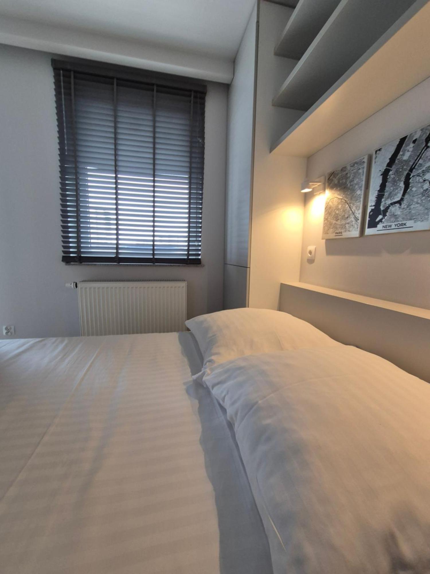 Apartament Wsrod 1000Cy Swiatel - Z Parkingiem W Hali Garazowej- Duzy Balkon Z Lezakami - Piekny Widok Noca Na Panorame Tysiaclecia Katowice Esterno foto