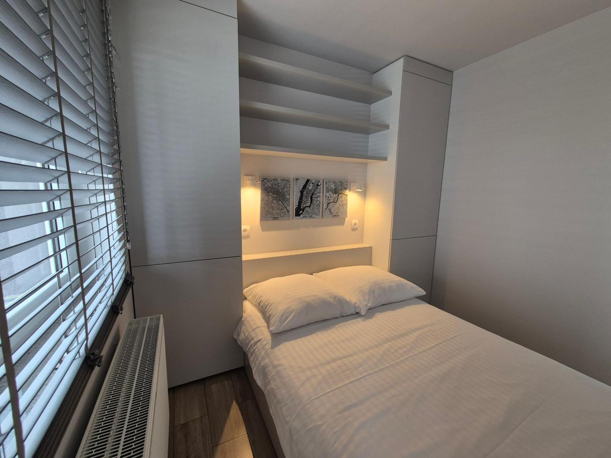 Apartament Wsrod 1000Cy Swiatel - Z Parkingiem W Hali Garazowej- Duzy Balkon Z Lezakami - Piekny Widok Noca Na Panorame Tysiaclecia Katowice Esterno foto